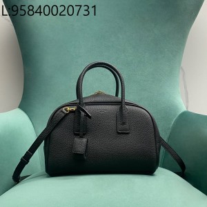 Pomegrante 생로랑 삭 드...