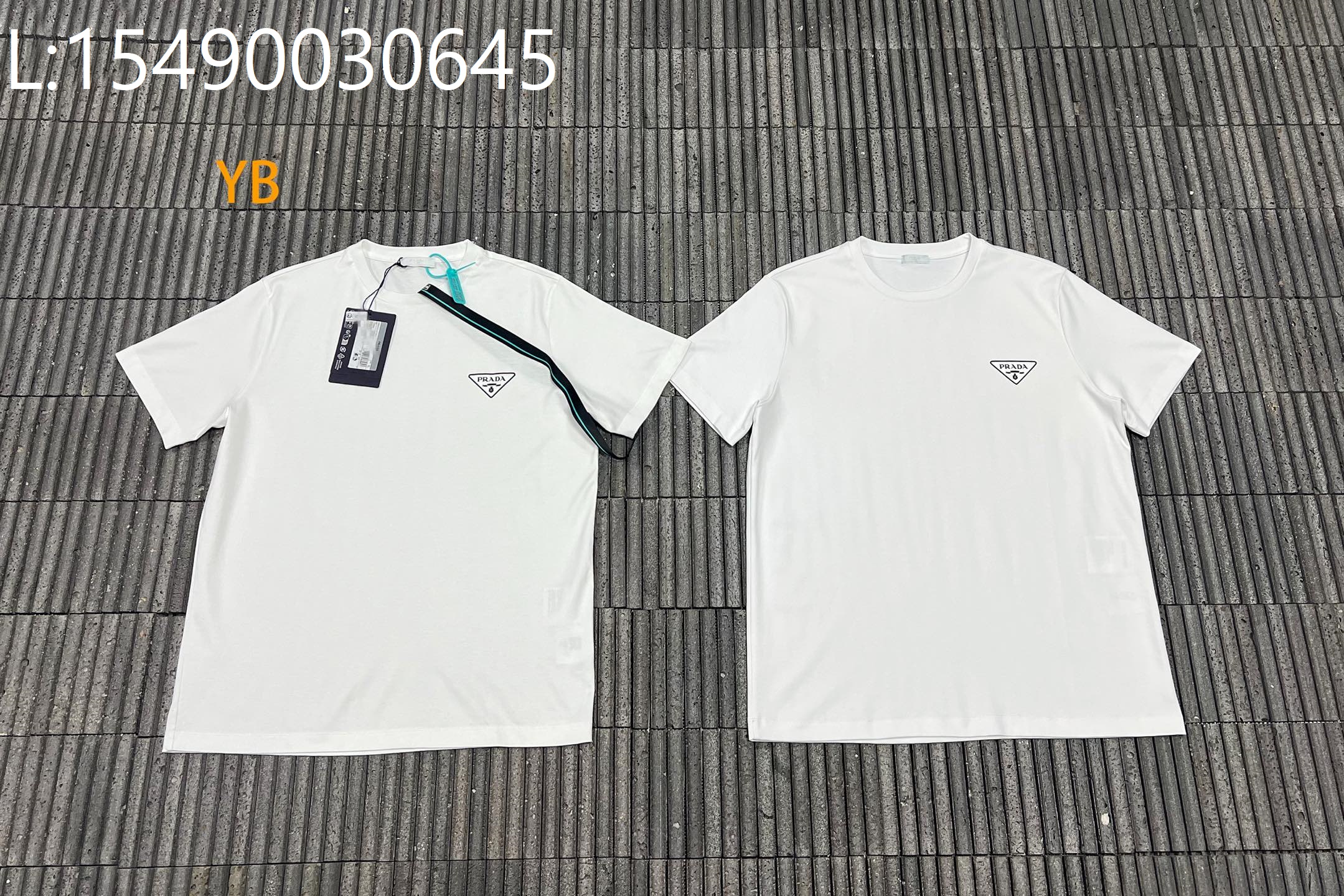 [잔디집2] 프라다 삼각 로고 프린트 크루넥 반팔티 화이트