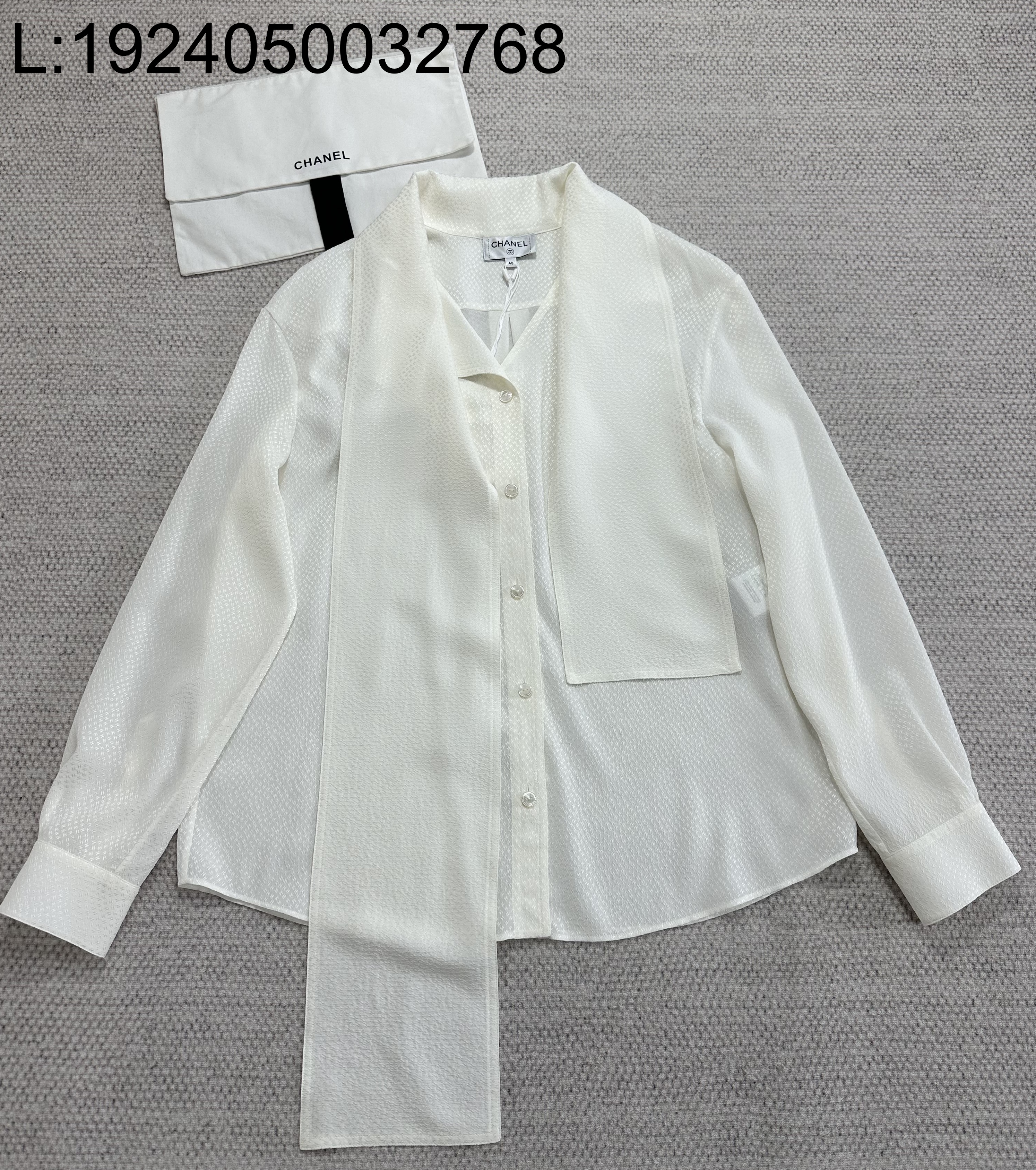 [타지아공장(tj공장) -여성전용] 샤넬 CC로고 자카드 실크 리본 긴팔 셔츠 화이트