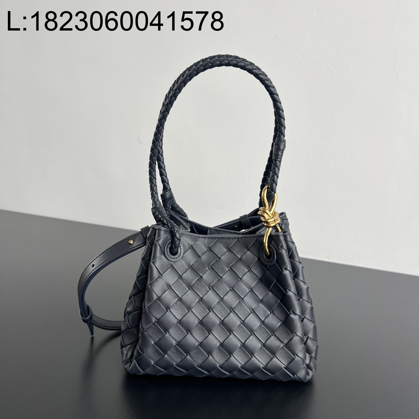 징 팩토리 보테가베네타 스몰 파라슈트 796569 21*17*16.5cm 네이비 블랙